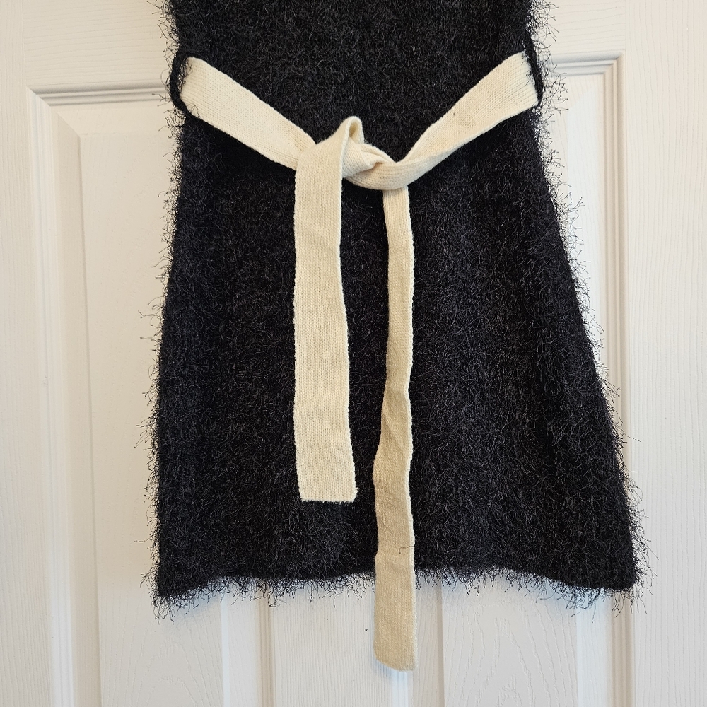 The Ultimate "Old Money" Aesthetic Grifflin Paris | Black & Cream Eyelash Knit - Picture 4 of 7